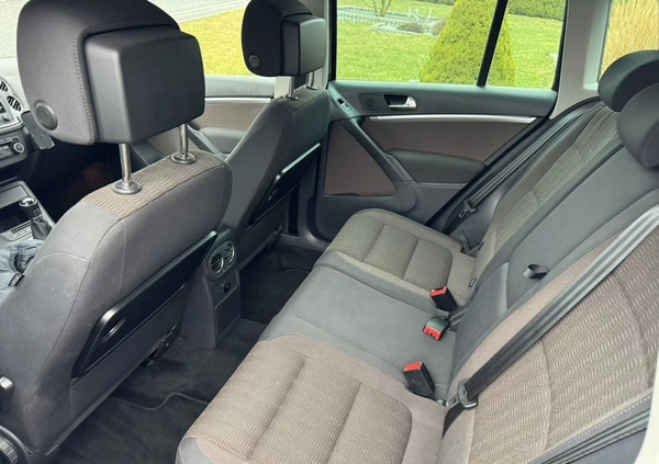 Volkswagen Tiguan cena 46900 przebieg: 229112, rok produkcji 2011 z Drobin małe 379